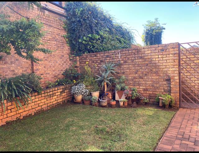 2 BEDROOM TOWNHOUSE FOR SALE IN RIDGEWAY
